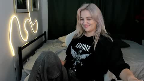 Snapshot of katiebabys chatting on February 22, 2026, 6:39 pm Katie online show from February 22, 2026, 6:39 pm