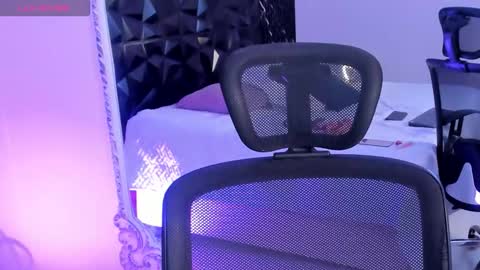 Snapshot of katierouge chatting on October 17, 2025, 7:33 am Katie online show from October 17, 2025, 7:33 am