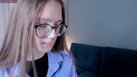 Scarlett online show from November 30, 2025, 8:40 am