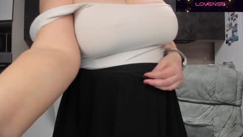 katniss_k online show from January 3, 2025, 1:14 pm