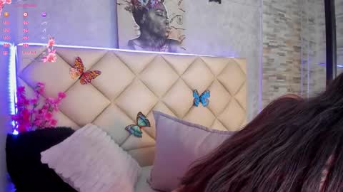 .... Katniss .... online show from October 3, 2025, 8:22 am