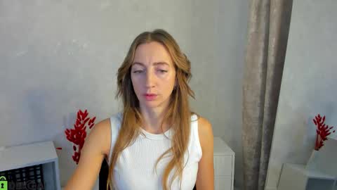 katrina_foks online show from November 18, 2025, 3:34 am