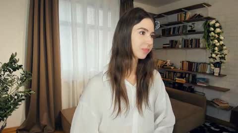 Kate Aurora online show from March 9, 2026, 7:23 am