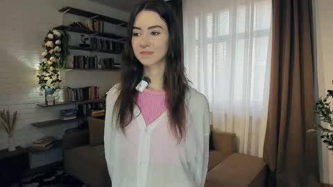 Kate Aurora online show from March 11, 2026, 8:20 am