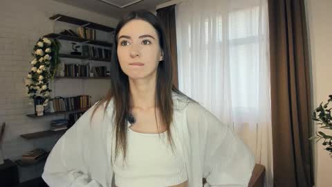 Kate Aurora online show from March 15, 2026, 9:04 am