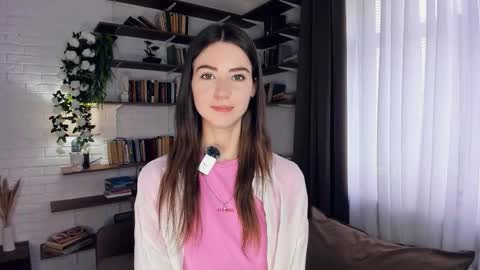 Kate Aurora online show from March 18, 2026, 8:39 am