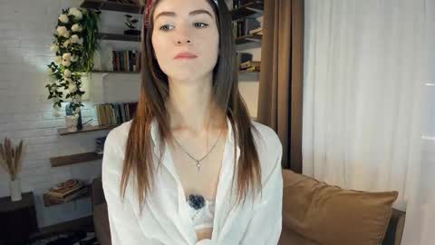 Kate Aurora online show from March 21, 2026, 8:19 am