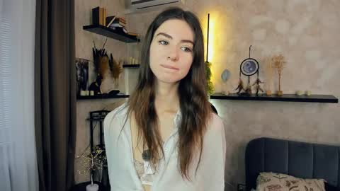 Kate Aurora online show from March 28, 2026, 8:03 am