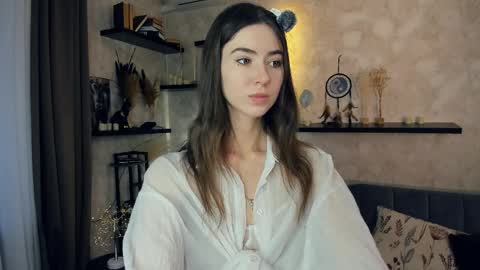 Kate Aurora online show from March 29, 2026, 8:03 am