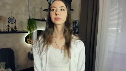 Kate Aurora online show from April 10, 2026, 9:14 am