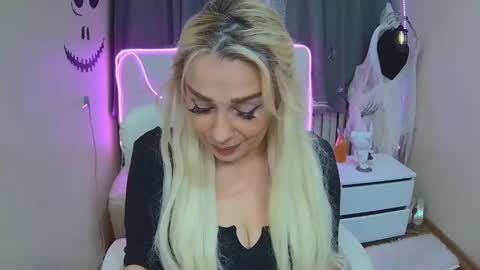 Snapshot of katrinacharm chatting on October 11, 2025, 12:15 pm katrinacharm online show from October 11, 2025, 12:15 pm