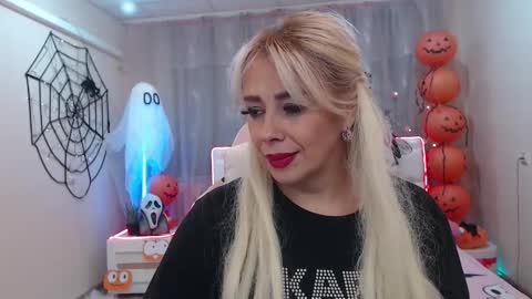 Snapshot of katrinacharm chatting on October 13, 2025, 12:16 pm katrinacharm online show from October 13, 2025, 12:16 pm