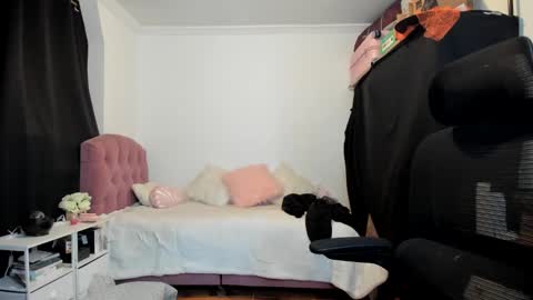 Katrin  online show from November 8, 2025, 1:44 pm