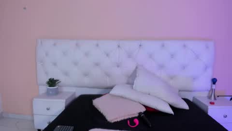 Katte online show from November 24, 2025, 1:11 pm