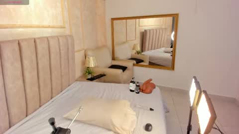 Katerine online show from May 6, 2026, 3:57 am