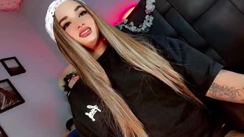 kattie_sweet_ online show from September 27, 2025, 10:15 pm