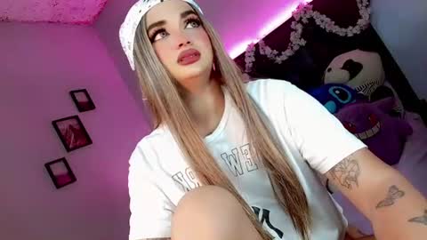 kattie_sweet_ online show from October 26, 2025, 1:00 am