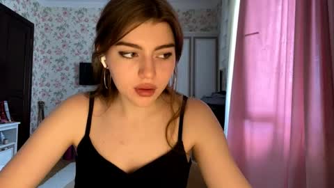 Snapshot of kattiemichelson chatting on June 7, 2026, 1:37 pm Molly online show from June 7, 2026, 1:37 pm