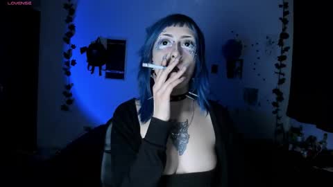 kattx   independent model online show from December 5, 2025, 4:21 am