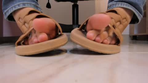 Katty online show from April 14, 2026, 7:20 pm