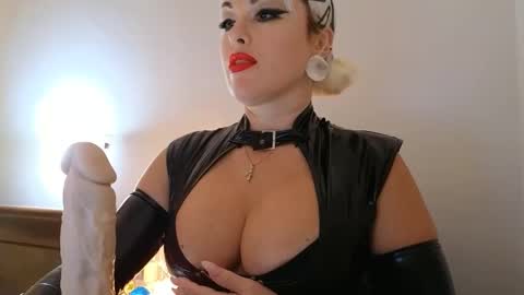 Snapshot of katushax chatting on October 10, 2025, 9:47 pm KatuhaX online show from October 10, 2025, 9:47 pm