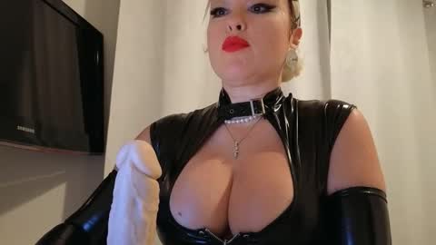 Snapshot of katushax chatting on October 17, 2025, 10:45 pm KatuhaX online show from October 17, 2025, 10:45 pm