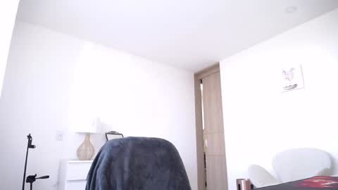  K a t  y  online show from January 18, 2026, 12:53 pm