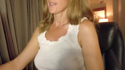 Snapshot of katy_mmm chatting on April 16, 2026, 2:23 am Katy online show from April 16, 2026, 2:23 am