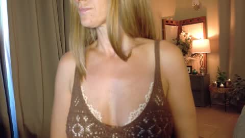 Snapshot of katy_mmm chatting on April 16, 2026, 11:18 pm Katy online show from April 16, 2026, 11:18 pm