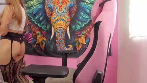 katy simpsons online show from November 25, 2025, 8:42 pm