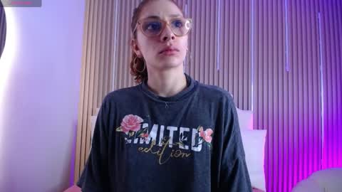 Snapshot of katy_van chatting on April 21, 2026, 8:44 pm Katy Van online show from April 21, 2026, 8:44 pm