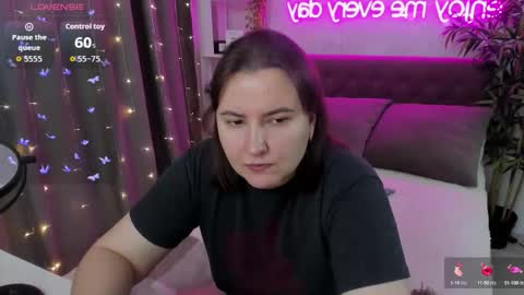 Snapshot of katyaneilson chatting on October 1, 2025, 3:34 am Kate online show from October 1, 2025, 3:34 am