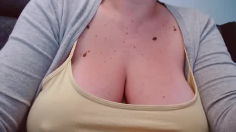 Snapshot of katynextdoor chatting on October 1, 2025, 5:24 am Katy online show from October 1, 2025, 5:24 am