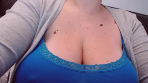 Snapshot of katynextdoor chatting on October 30, 2025, 6:37 am Katy online show from October 30, 2025, 6:37 am