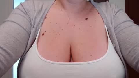 Katy online show from November 9, 2025, 6:12 am