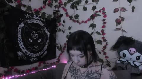 Mia online show from September 23, 2025, 7:00 am