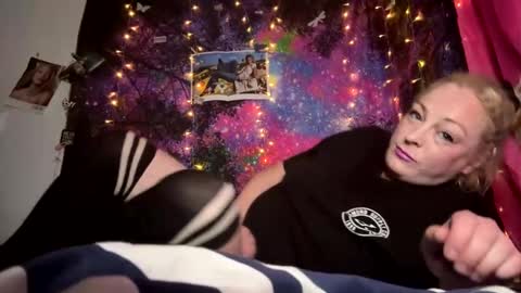 Snapshot of kay_la chatting on September 11, 2025, 12:38 pm kay_la online show from September 11, 2025, 12:38 pm