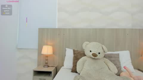   online show from November 22, 2025, 11:20 am