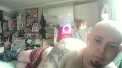 M and K online show from April 2, 2026, 5:32 pm