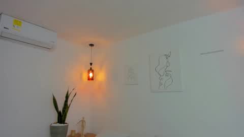 Snapshot of kaylajhonnes6 chatting on October 12, 2025, 12:48 pm      K A Y L A      online show from October 12, 2025, 12:48 pm