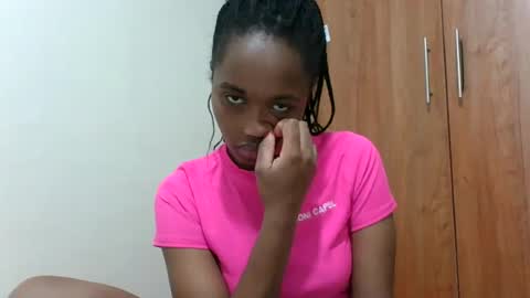 Snapshot of kaylar005 chatting on June 16, 2026, 6:27 am kaylar online show from June 16, 2026, 6:27 am
