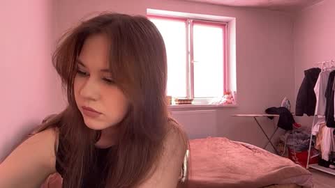 Nyelle online show from April 4, 2026, 1:19 pm
