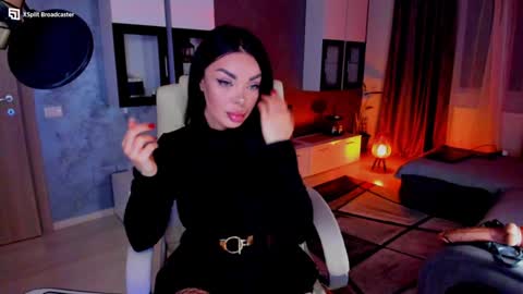 Snapshot of kaylee____77 chatting on December 19, 2024, 4:13 pm kaylee online show from December 19, 2024, 4:13 pm