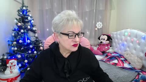 kaylesmoll online show from December 17, 2024, 3:17 am
