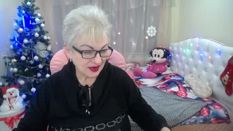 kaylesmoll online show from December 17, 2024, 11:05 pm