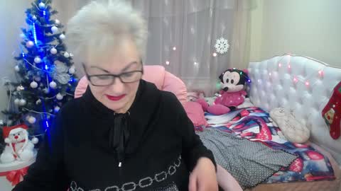 kaylesmoll online show from December 18, 2024, 2:53 am