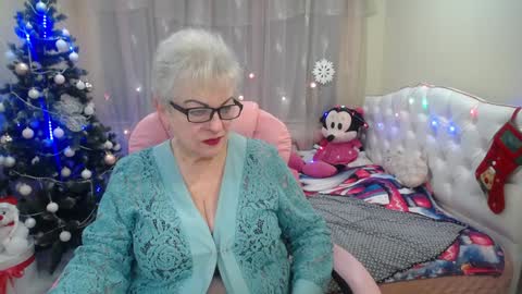 kaylesmoll online show from December 19, 2024, 12:02 am