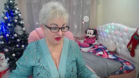 kaylesmoll online show from December 19, 2024, 8:23 pm