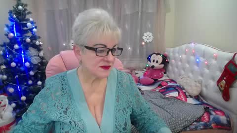 kaylesmoll online show from December 20, 2024, 7:39 pm
