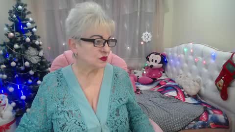 kaylesmoll online show from December 20, 2024, 10:43 pm